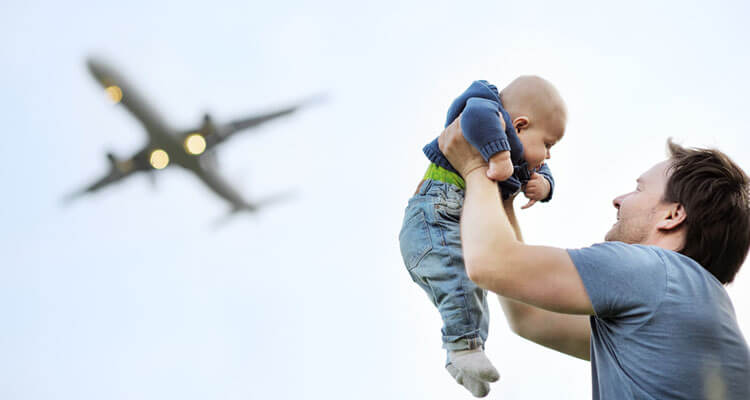 Можно ли путешествовать в самолёте с грудным ребёнком