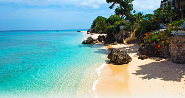 Власти Барбадоса вводят два новых налога для туристов